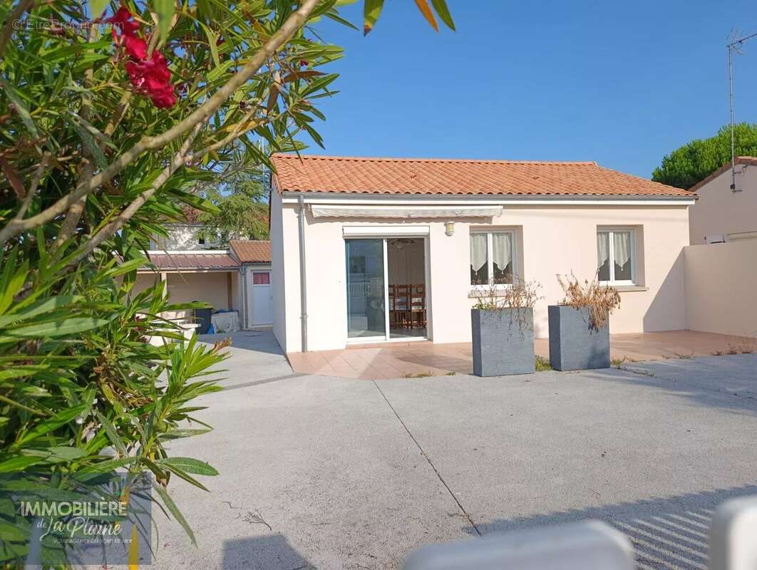 Maison de plain pied à THARON-Plage - photo 2
