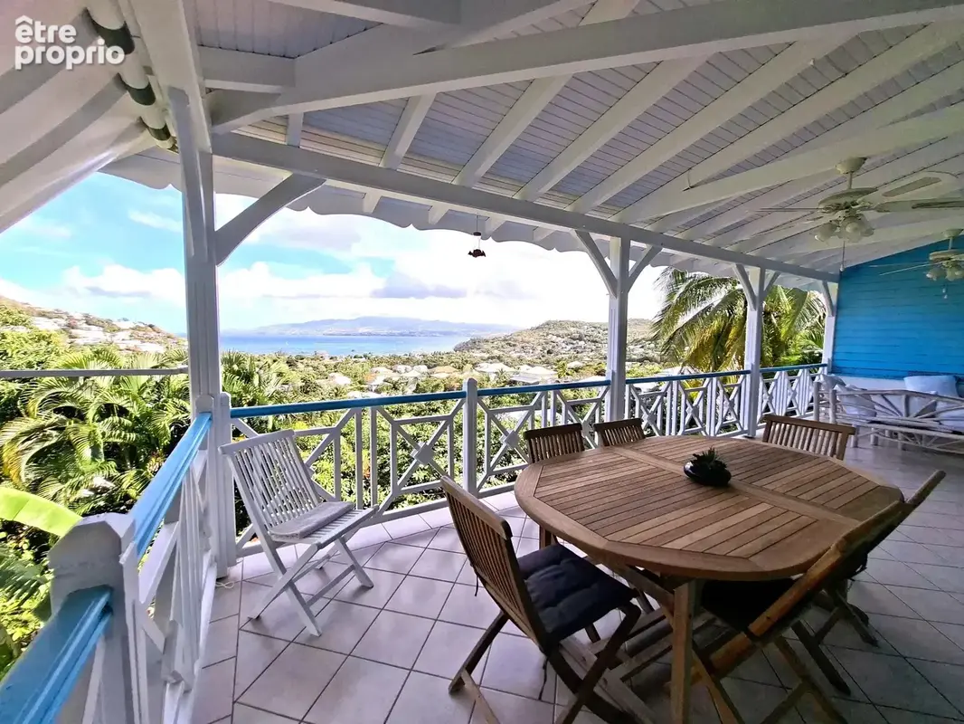 LES TROIS-ILETS : Villa créole  rénovée - Piscine - Vue mer - photo 8