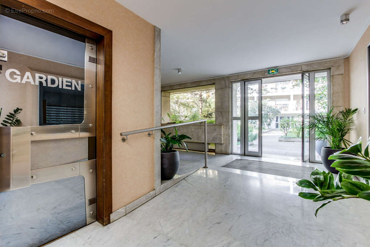 Appartement à PARIS-14E