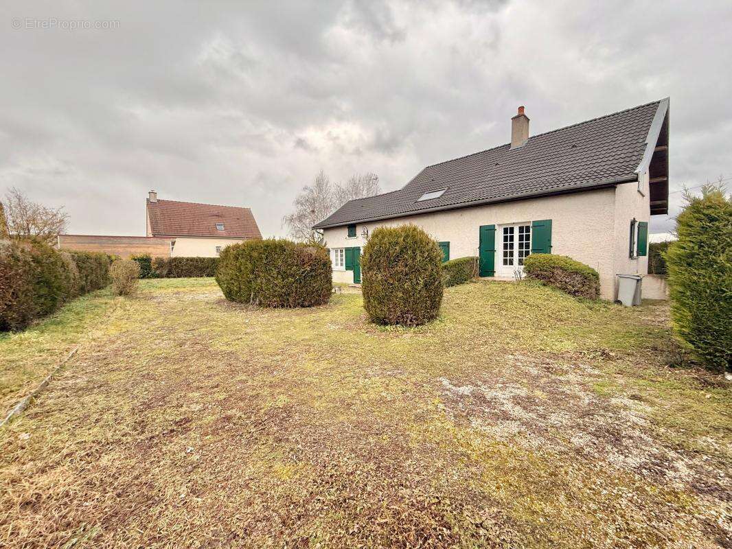 Maison à MAGNY-SUR-TILLE
