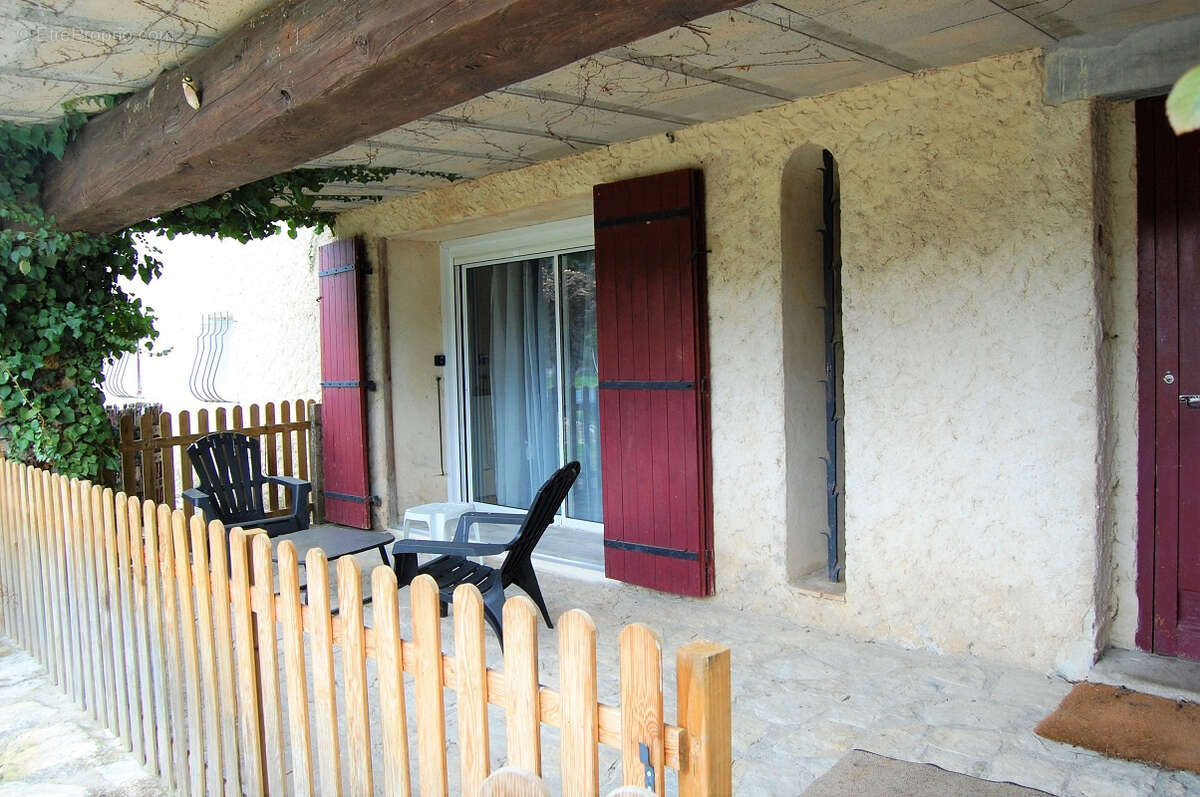 Mas du 19ieme avec 3 gites et partie privative 180m2 sur 3843 m2 de terrain avec piscine - photo 24