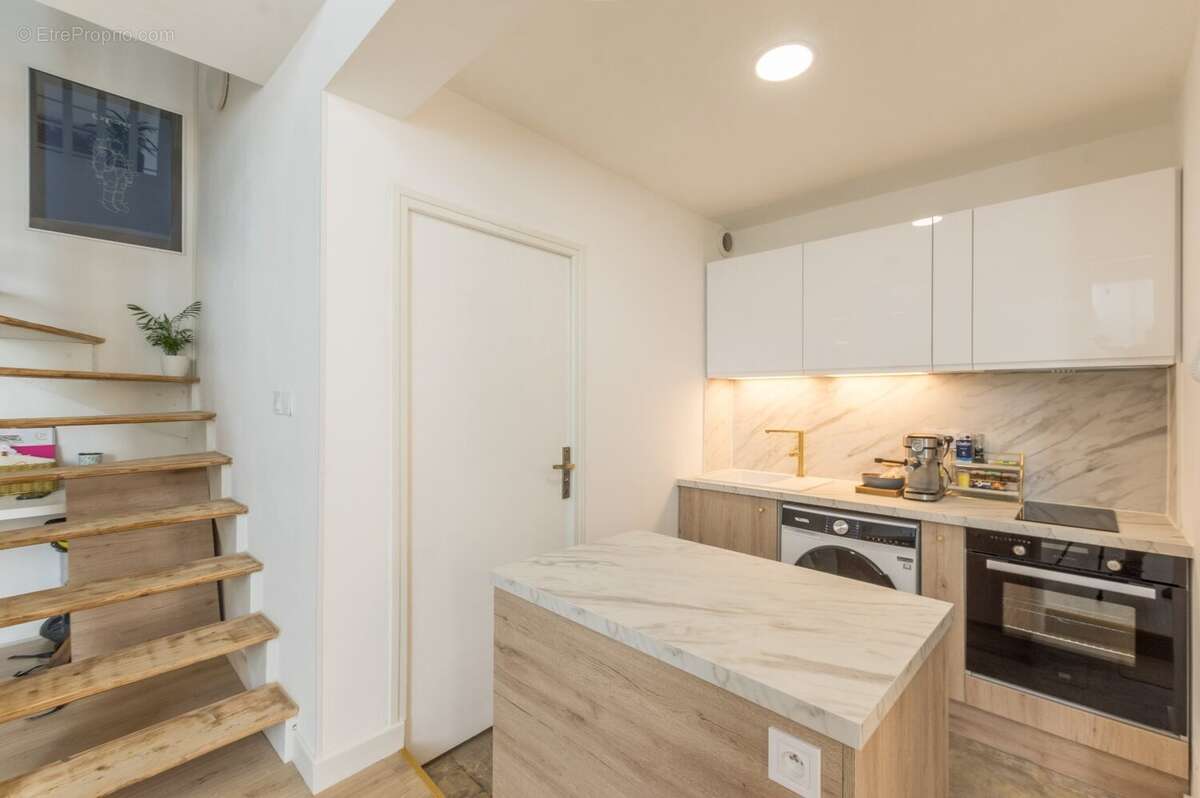 Appartement loft rénové avec mezzanine et belle hauteur sous plafond dans l'Écusson de Montpellier - photo 9