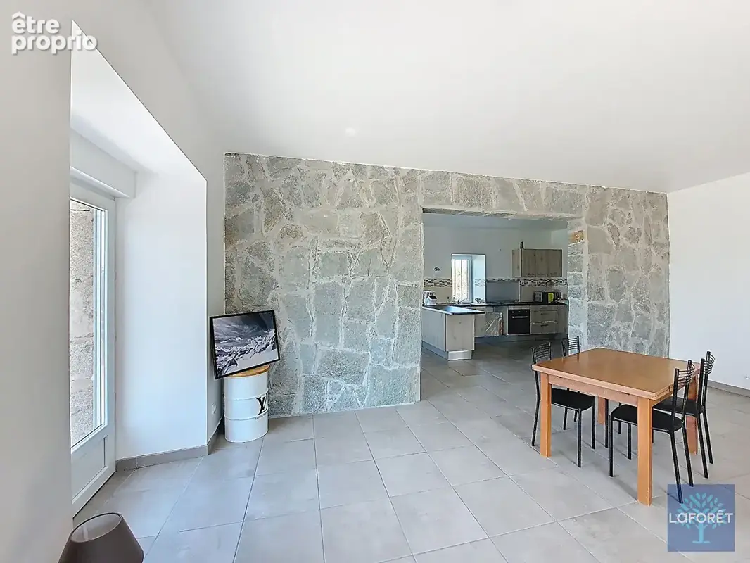 Magnifique corps de ferme rénové avec 5 chambres, dépendances et vue panoramique - photo 8