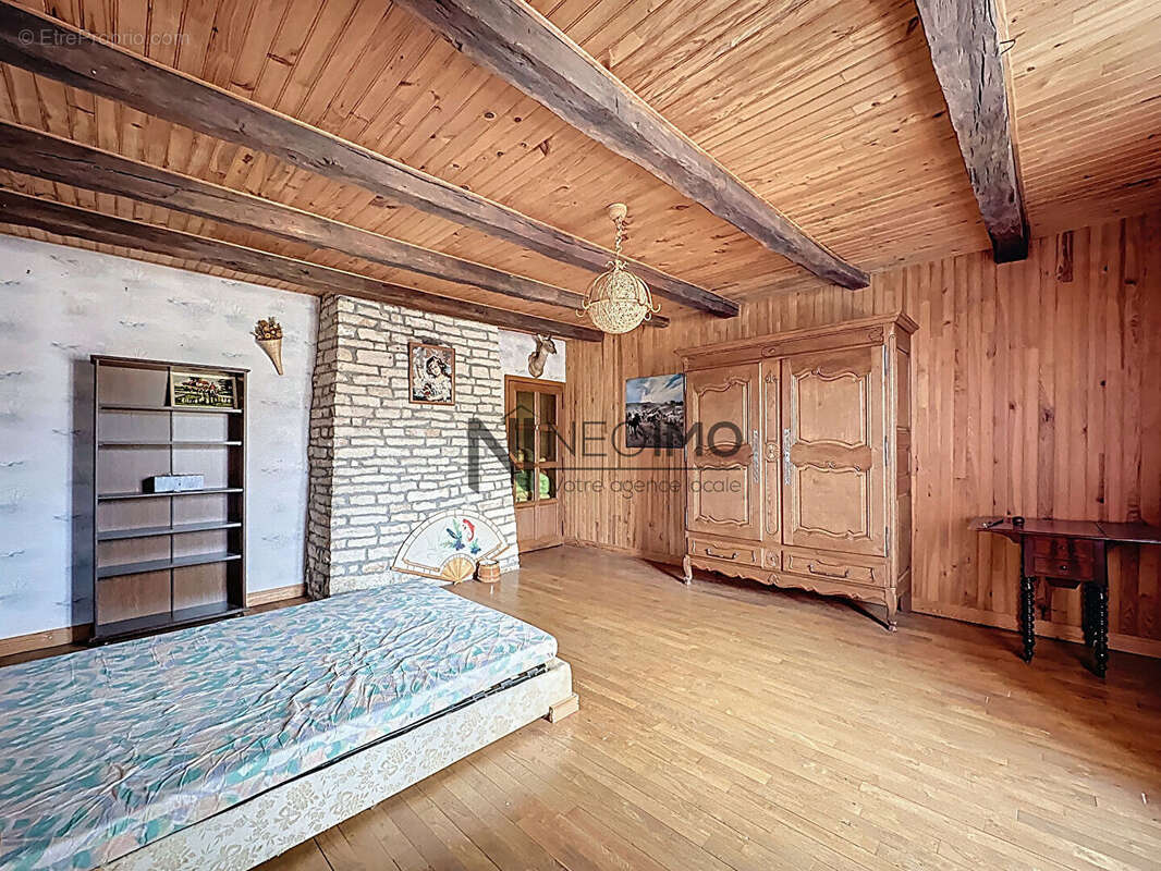 Maison à NEUFCHATEAU