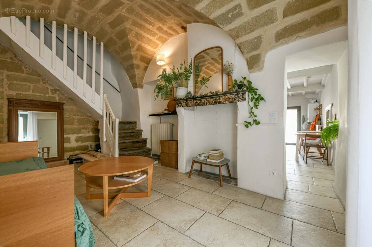 Maison à SAINT-QUENTIN-LA-POTERIE