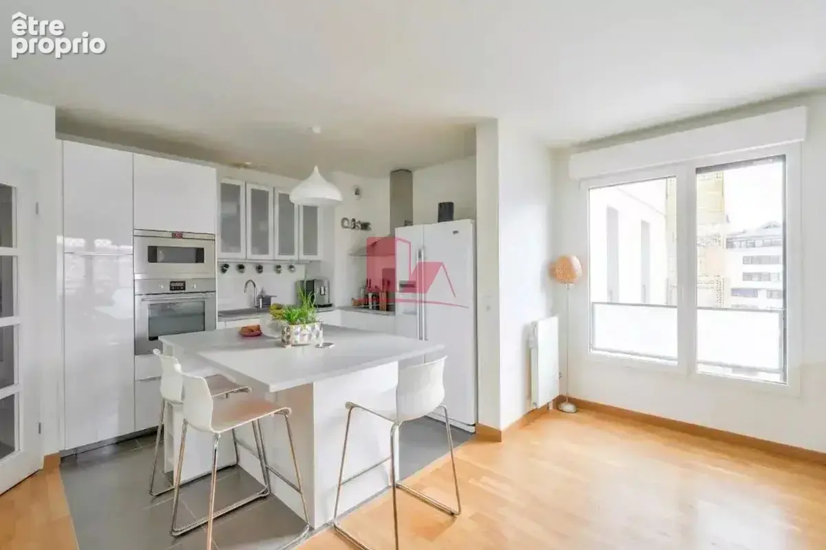 ISSY - Superbe 4 pièces 90.5 m2 au 5ème étage avec 14,5 m2 de Terrasse. Parking - photo 2