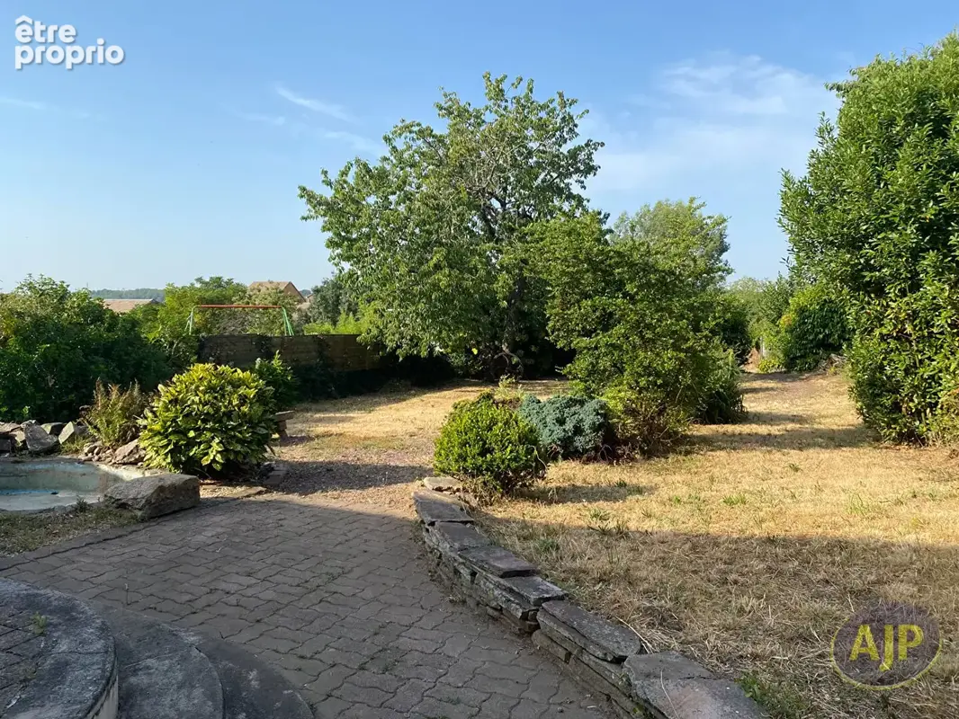 Maison à rénover avec jardin - photo 3
