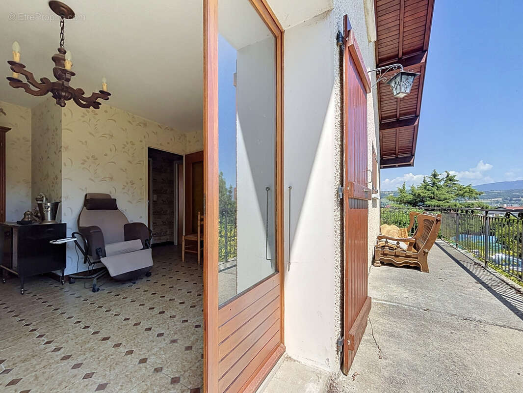Rumilly - Maison de 115m2 - à rénover sur une parcelle de 1200m2 - photo 9