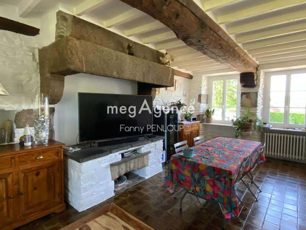 Maison à PERRIERS-EN-BEAUFICEL