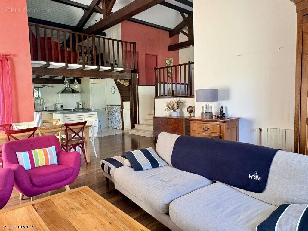 Maison contemporaine de 105 m² avec grand jardin arboré et piscine chauffée - photo 4