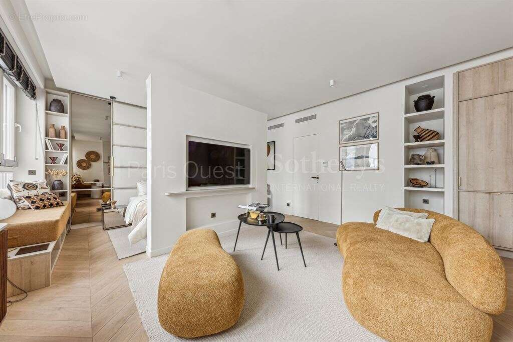 Appartement à PARIS-8E