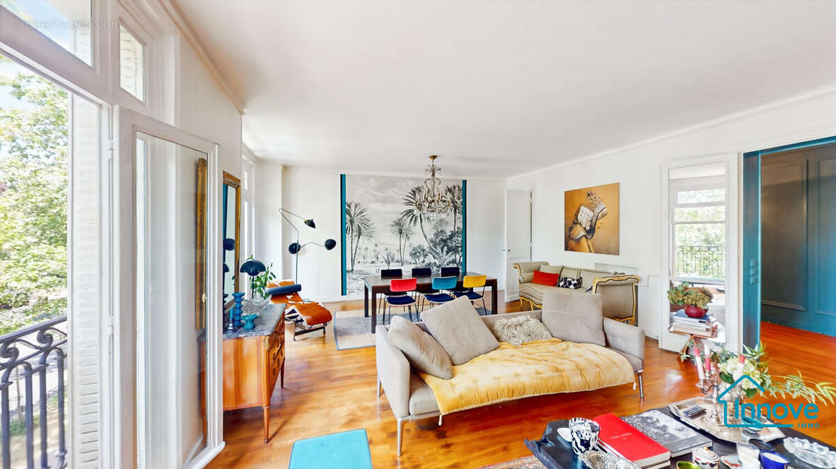 Appartement à PARIS-16E