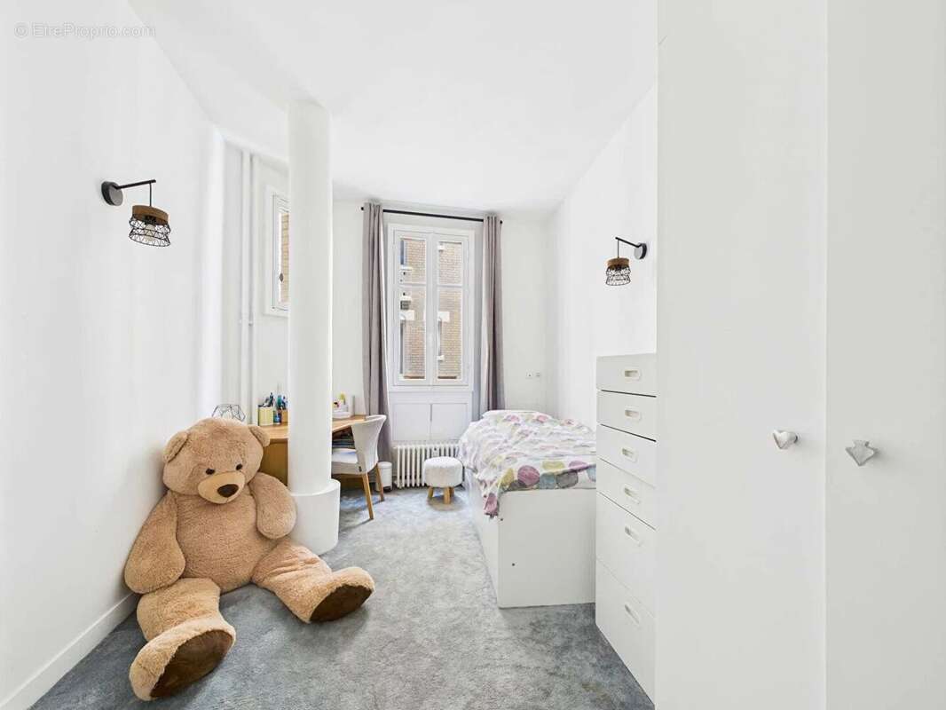 Appartement à PARIS-17E