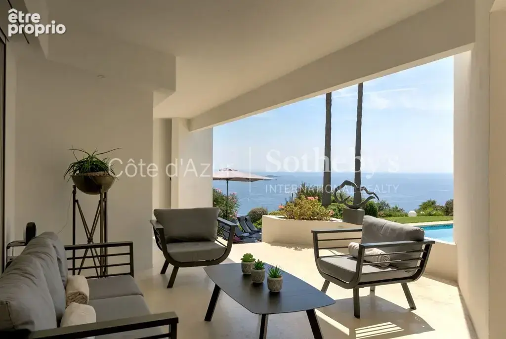 Super Cannes Vallauris, villa de 260 m² avec cinq chambres, piscine et vue mer - photo 5
