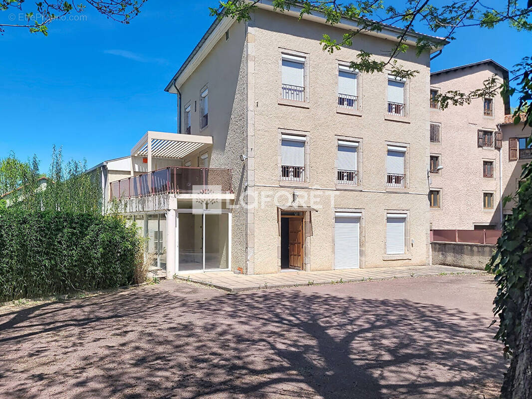Maison à BRIVES-CHARENSAC