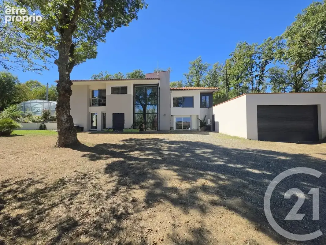 Maison 6 pièces 225 m² à vendre à Carbonne (31390) - photo 2