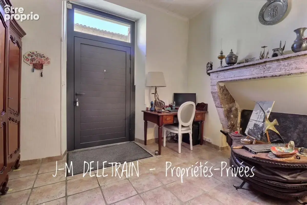 Vélines, maison de bourg en pierre avec atelier d'artiste et grandes dépendances - photo 2