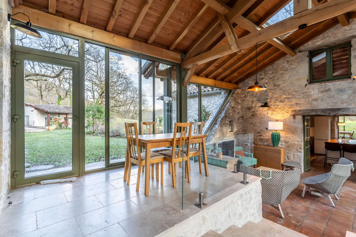Maison de campagne avec annexe, piscine, dépendances et terrain - photo 15