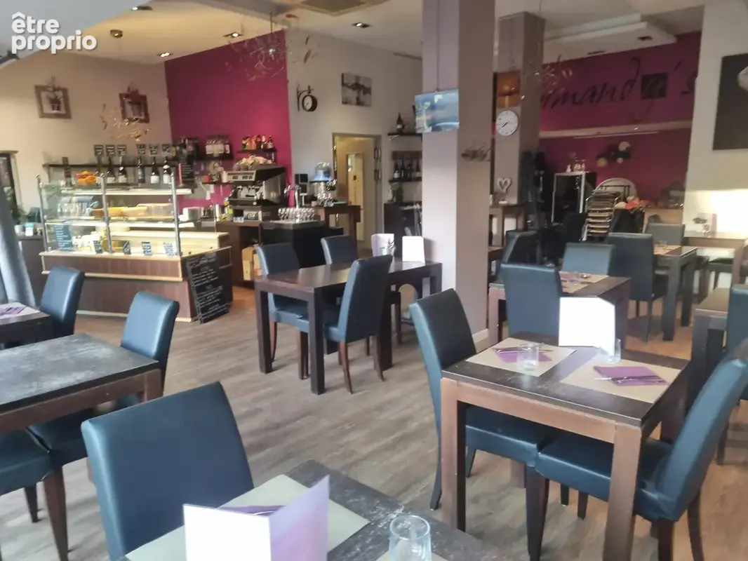 Centre de Thonon , loyer 1300 € Belle affaire avec licence IV Grande restauartion - photo 2