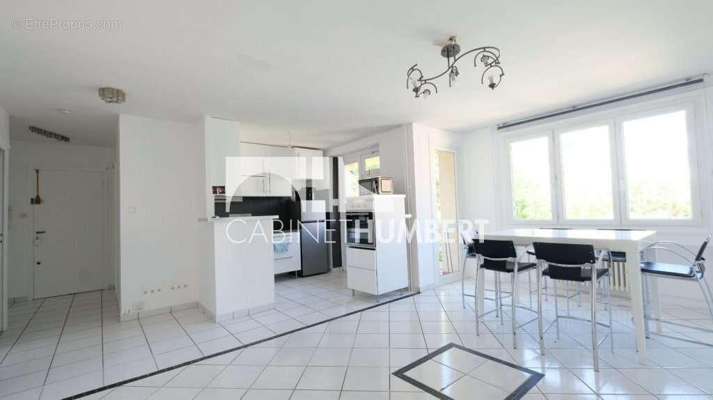 Appartement 65 m² à Saint-Etienne  - photo 3