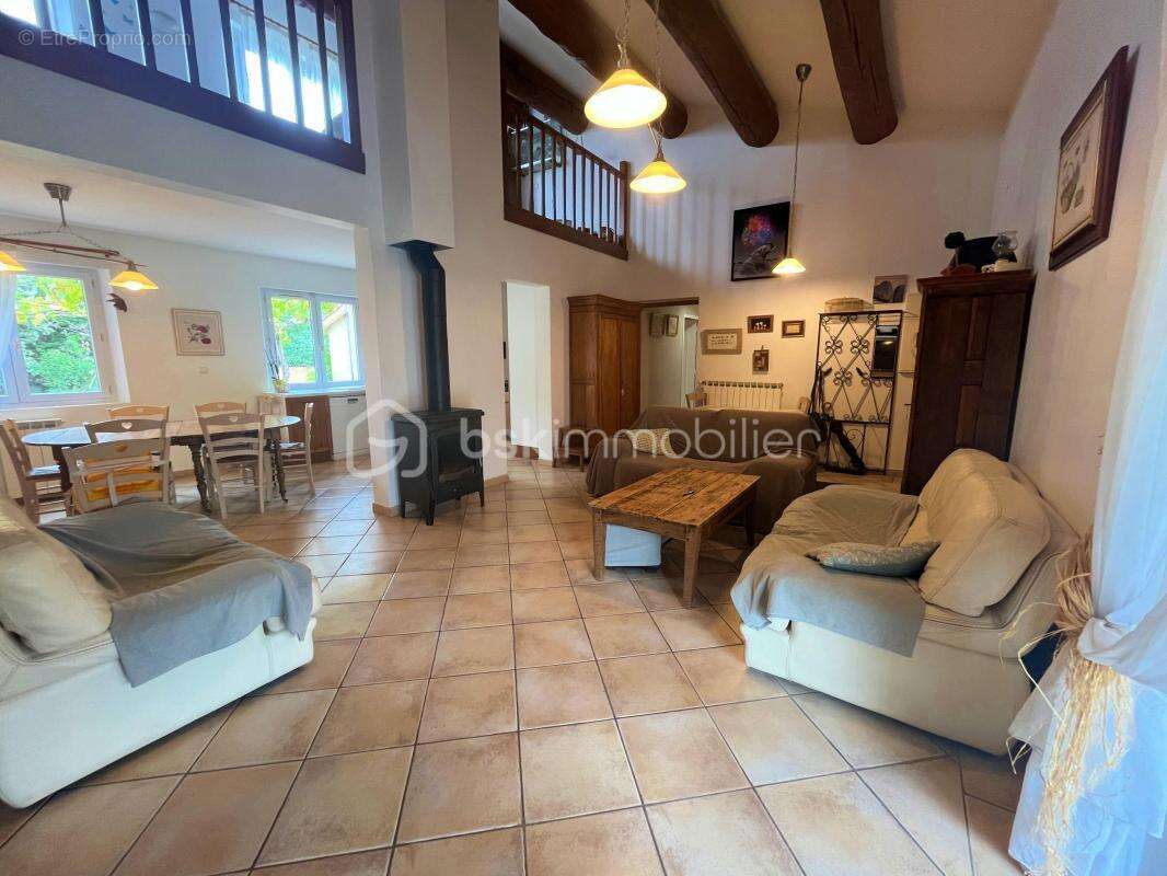 Maison à PELISSANNE