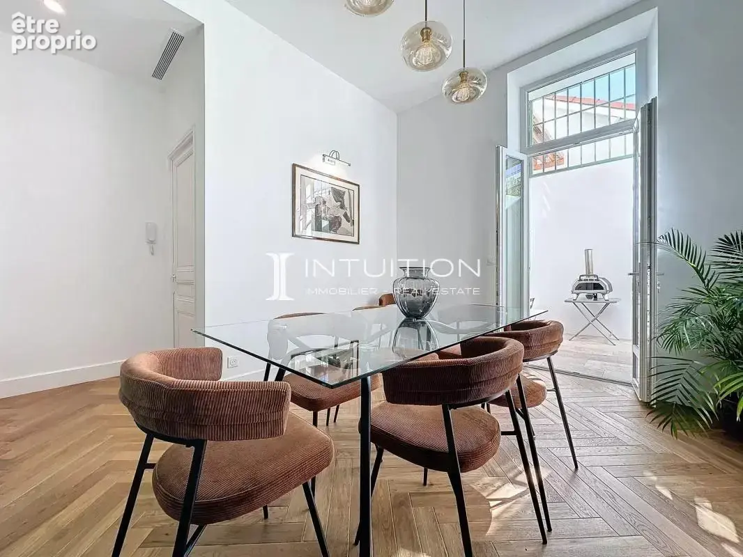 Antibes - Centre : Vaste appartement bourgeois avec terrasse - photo 9