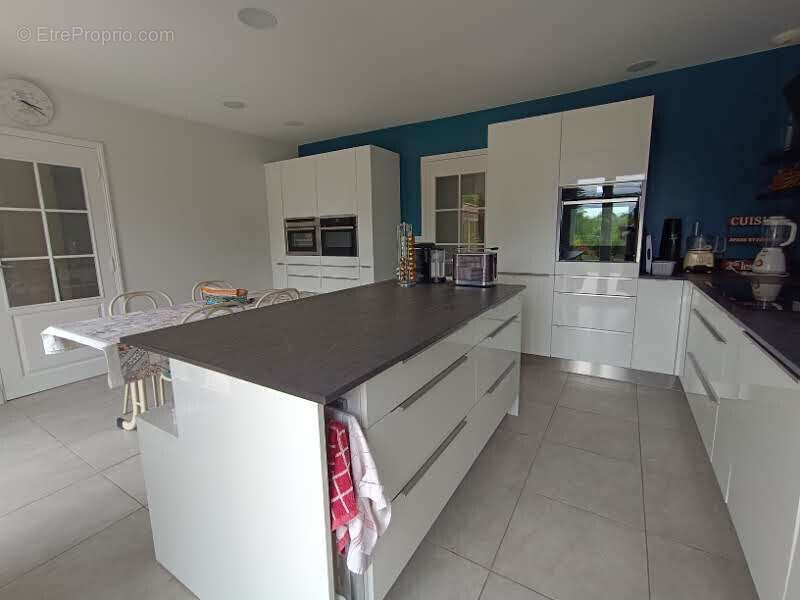 Maison 248 m² à Coutras  - photo 6