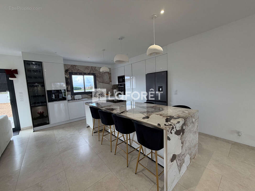 Maison à ARPAJON-SUR-CERE