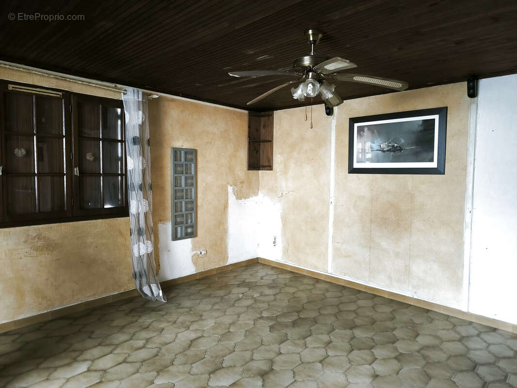 Maison à SAINT-LAURENT-DE-LA-SALANQUE