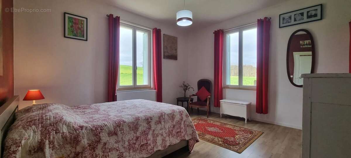Maison à CASTELNAU-MONTRATIER