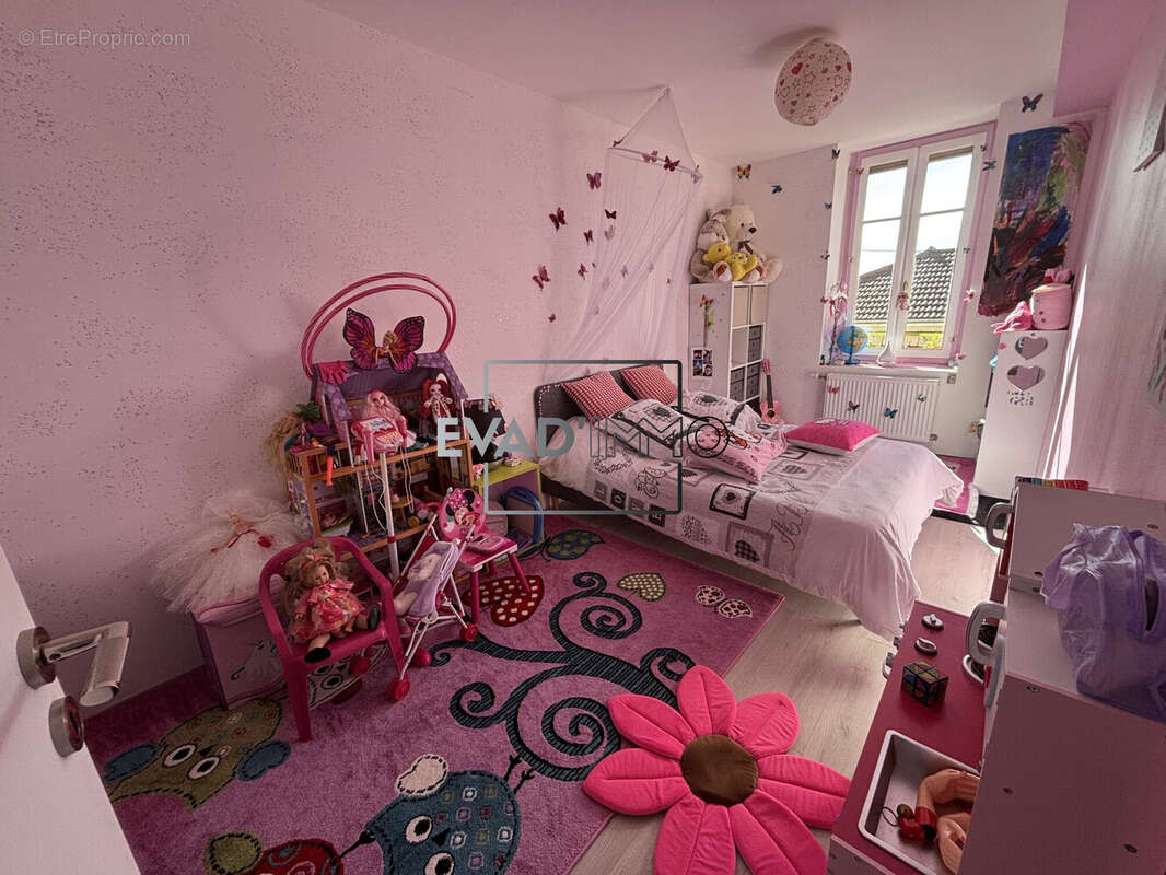 Appartement à CHAZELLES-SUR-LYON