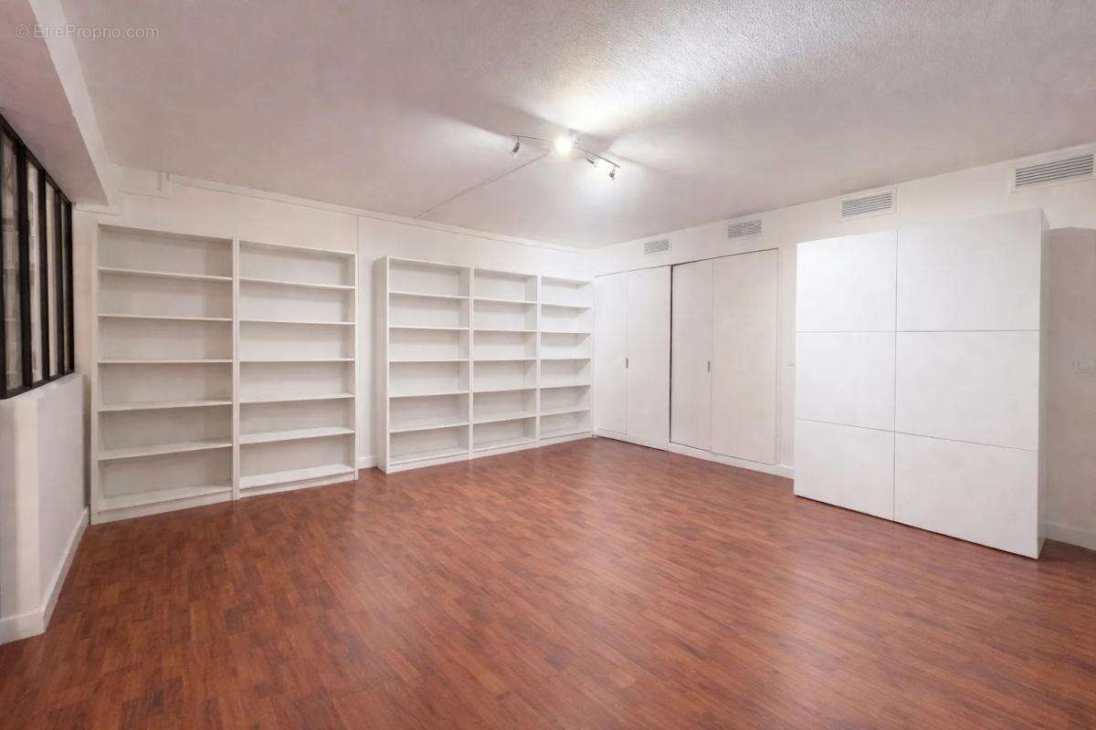 Bureaux en duplex à vendre de 261,65 m² avec terrasse et jardin privatif a toute proximité du métro et du centre ville de Montro - photo 6