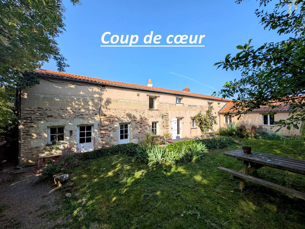 Maison à NUEIL-SUR-LAYON