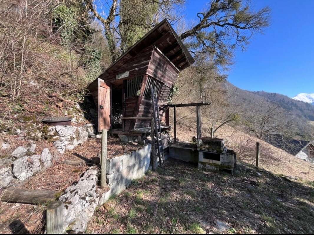 Chalet de village à rénover - Un beau projet au cœur des Bauges - - photo 3