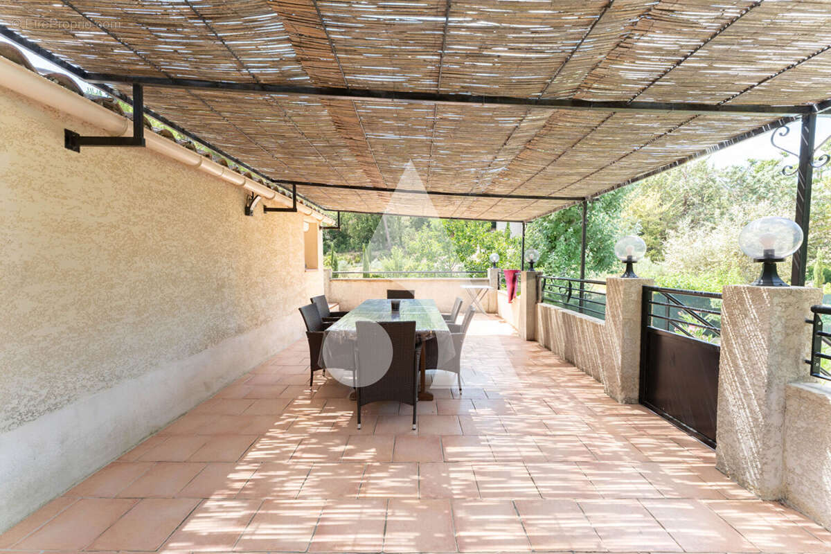 Maison à LE THOLONET