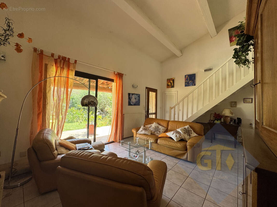 Maison à LAUDUN-L'ARDOISE