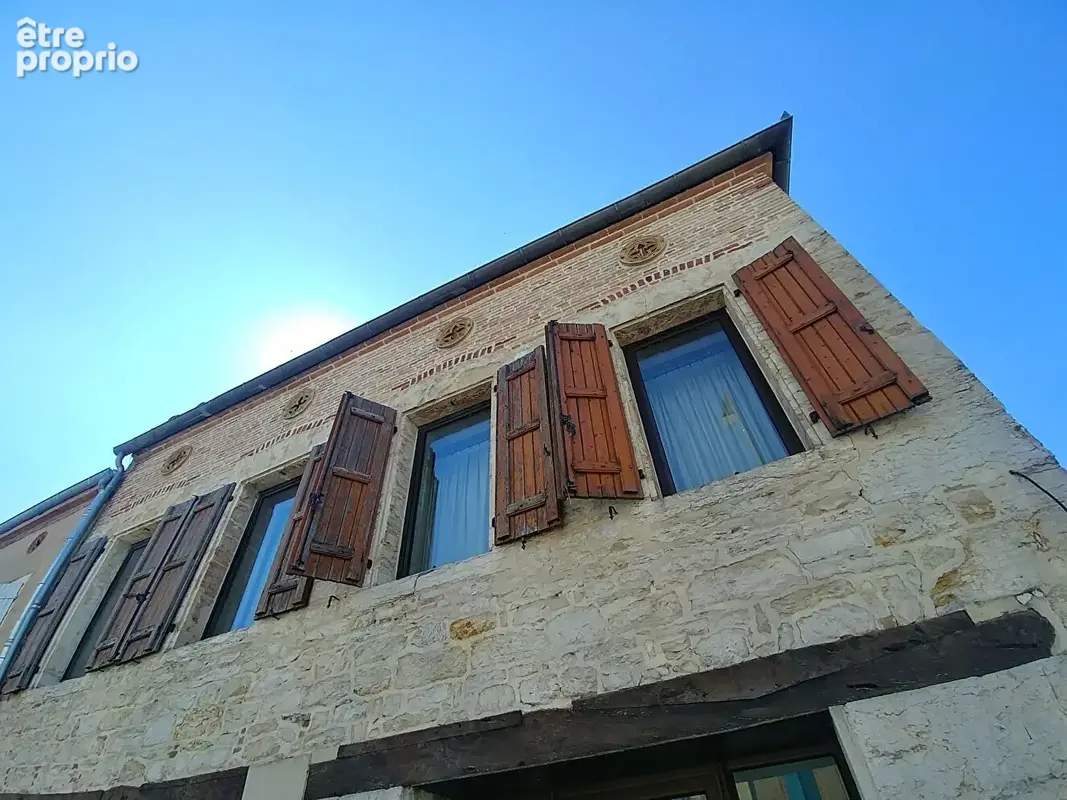 Appartement + 2 garages + dépendance , au centre de Caussade. Superbe projet ! - photo 12