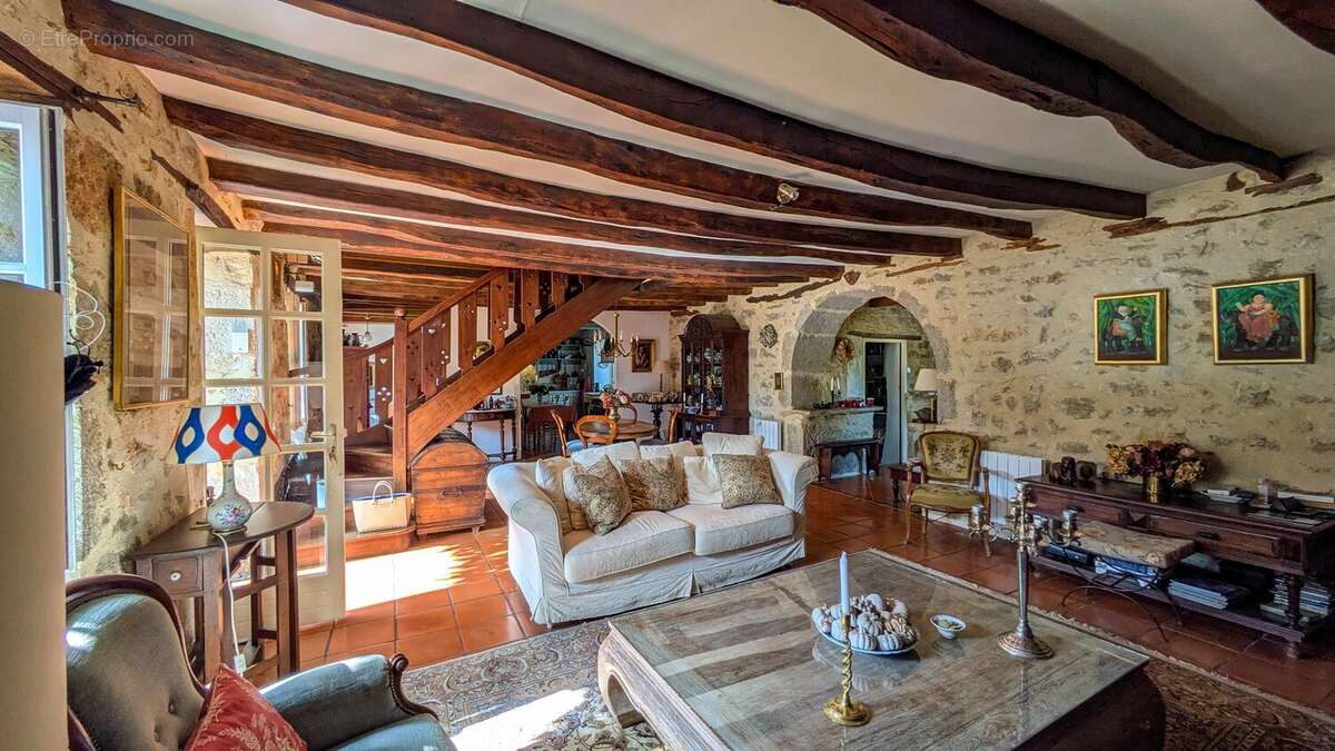Livernon - Élégante propriété de campagne avec piscine, court de tennis et 2,5 hectares - photo 3