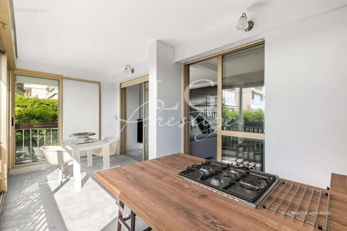 Appartement à MANDELIEU-LA-NAPOULE