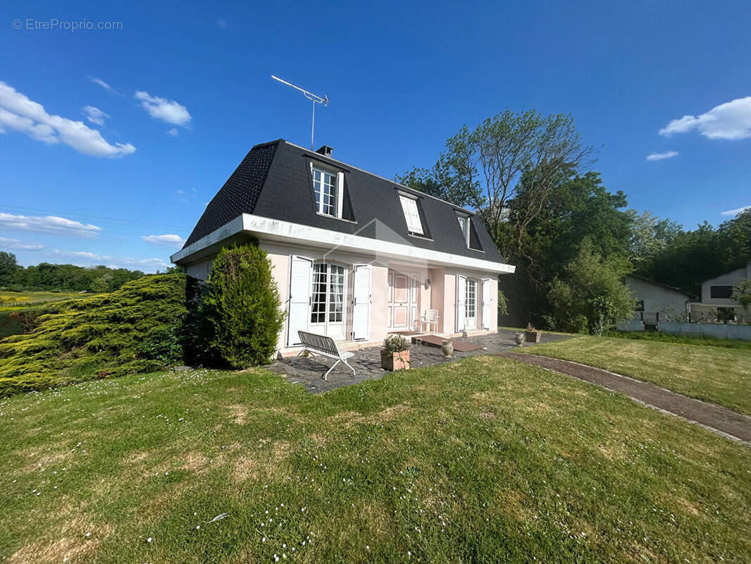 Maison à OLLAINVILLE