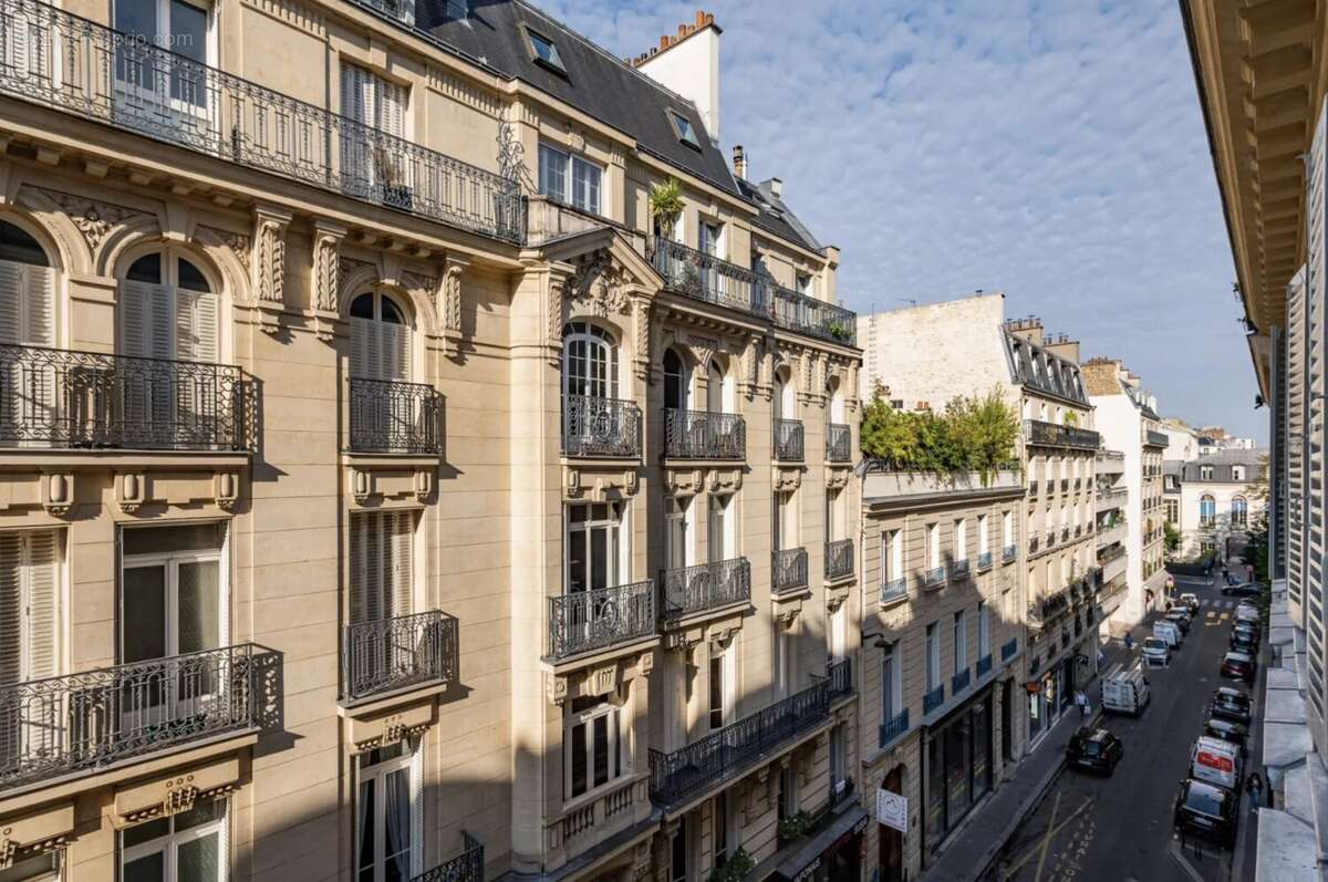 Appartement à PARIS-17E