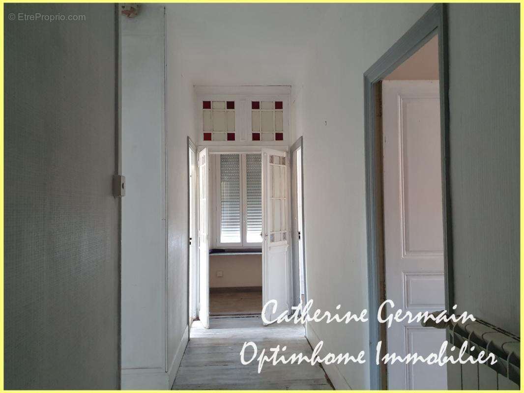 A Aigues Vives (11), à vendre : maison de village à rénover avec cour, terrasse et grand garage - photo 6