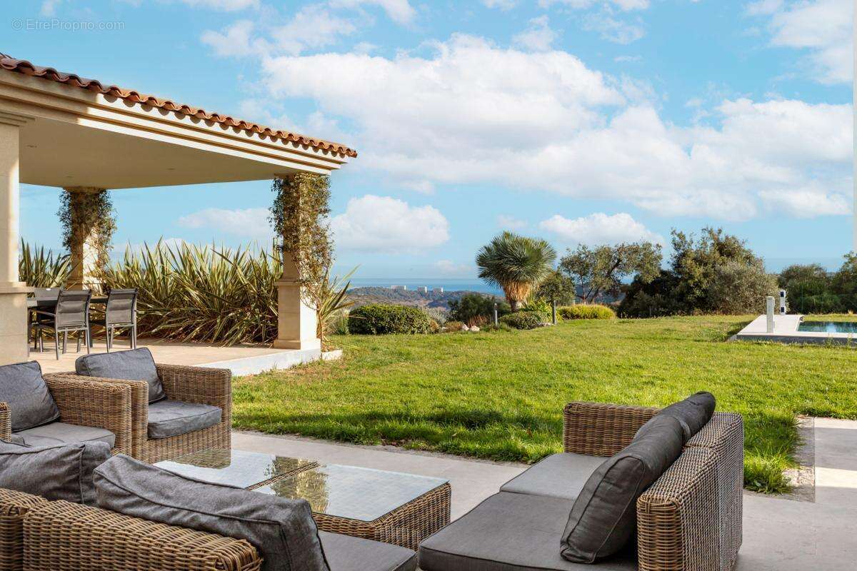 Maison à ROQUEFORT-LES-PINS