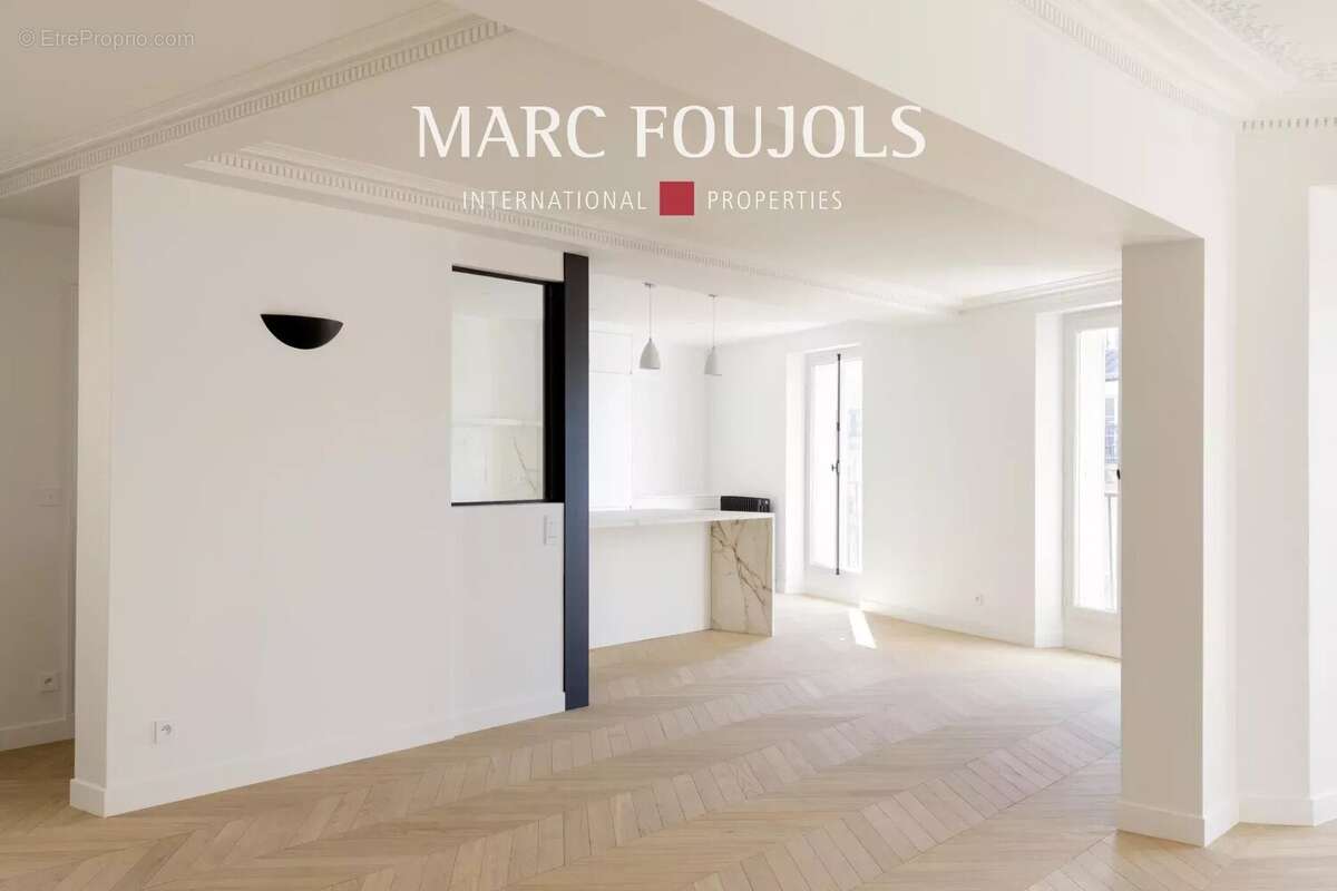 Appartement à PARIS-8E