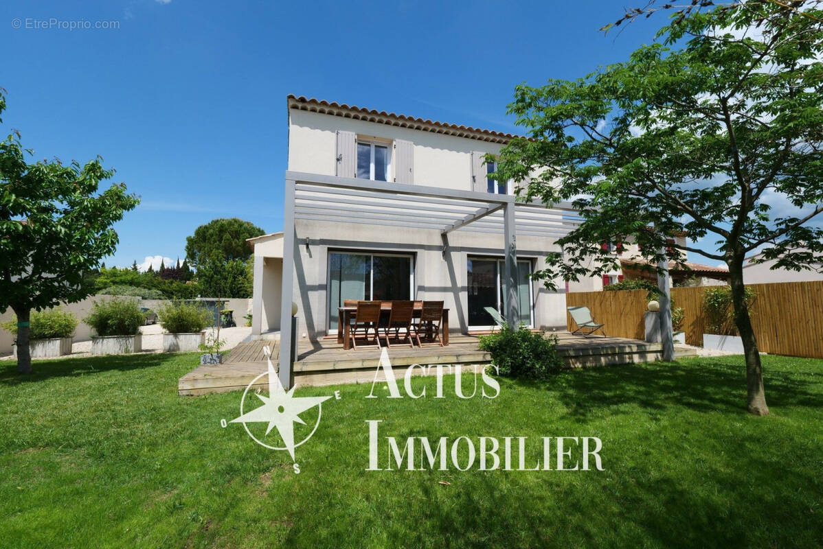 Maison à FONTVIEILLE