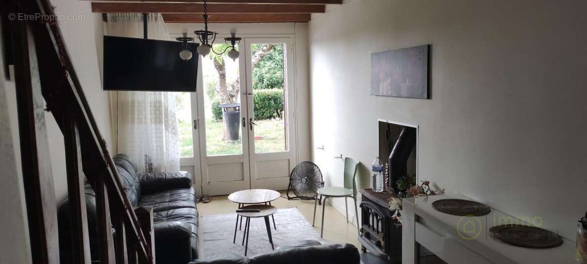 Maison 130 m² à Saint-Bonnet-Sur-Gironde  - photo 9