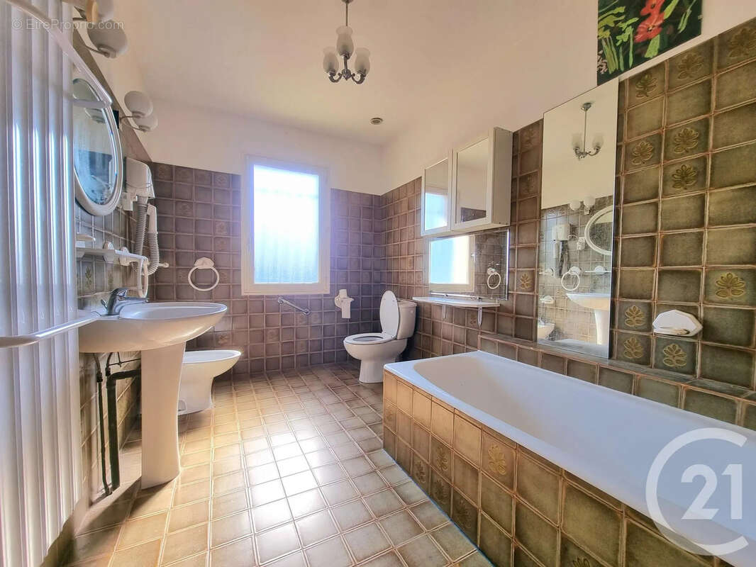 Maison à SAINT-CYR-SUR-LE-RHONE