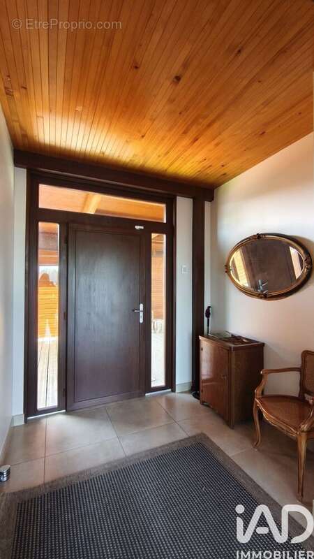 Maison 226 m² à Apinac  - photo 2
