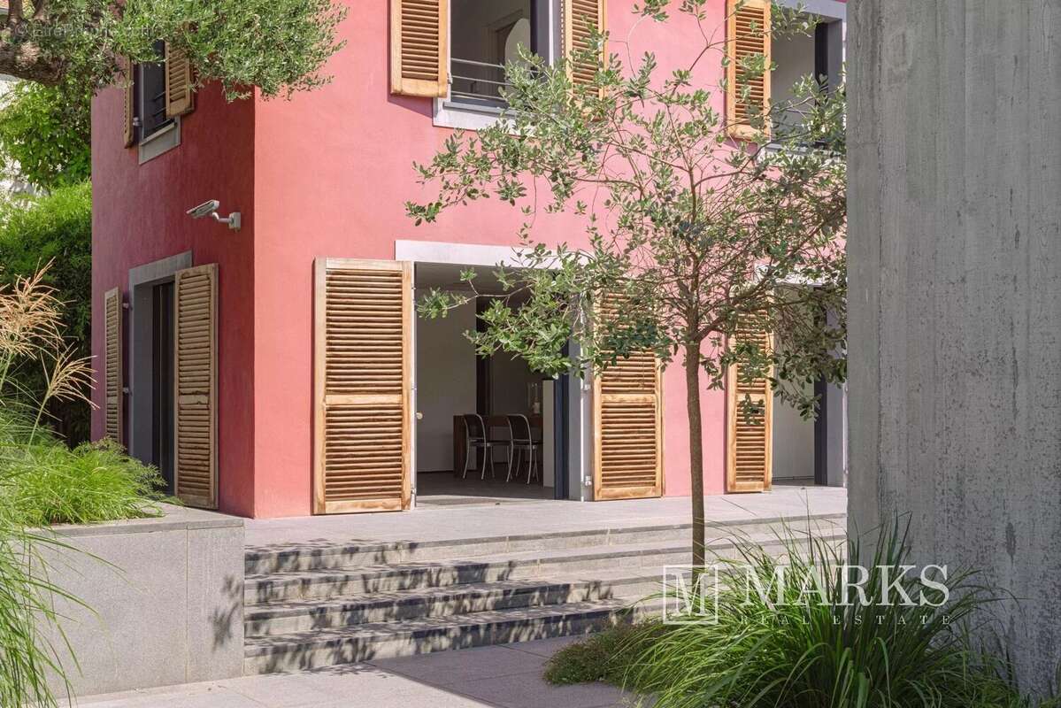 Villa de luxe de 4 chambres au centre de Saint-Jean avec terrain plat - photo 27