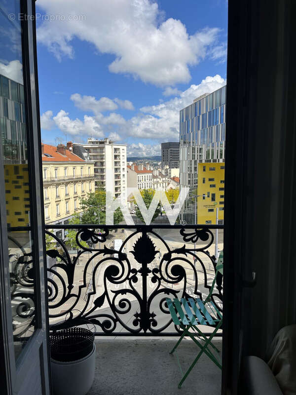 Appartement 117 m² à Saint-Etienne  - photo 3